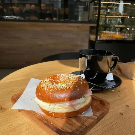 Lia - Private Parking 브라티슬라바