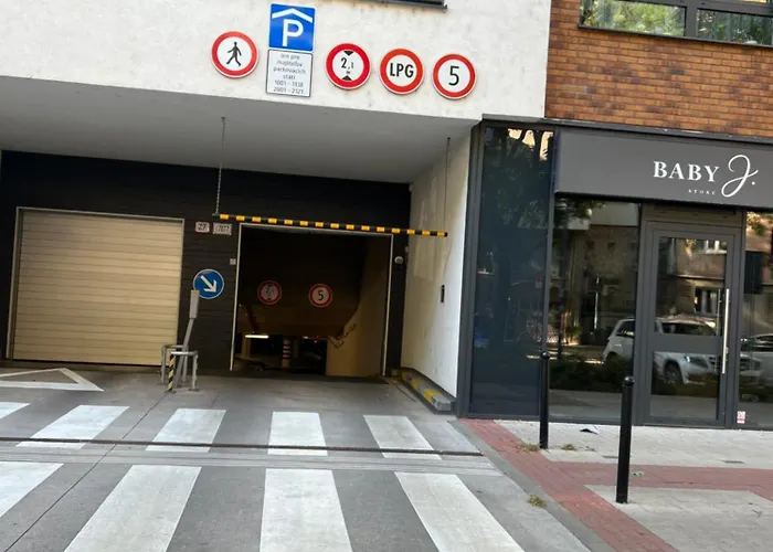 Lia - Private Parking